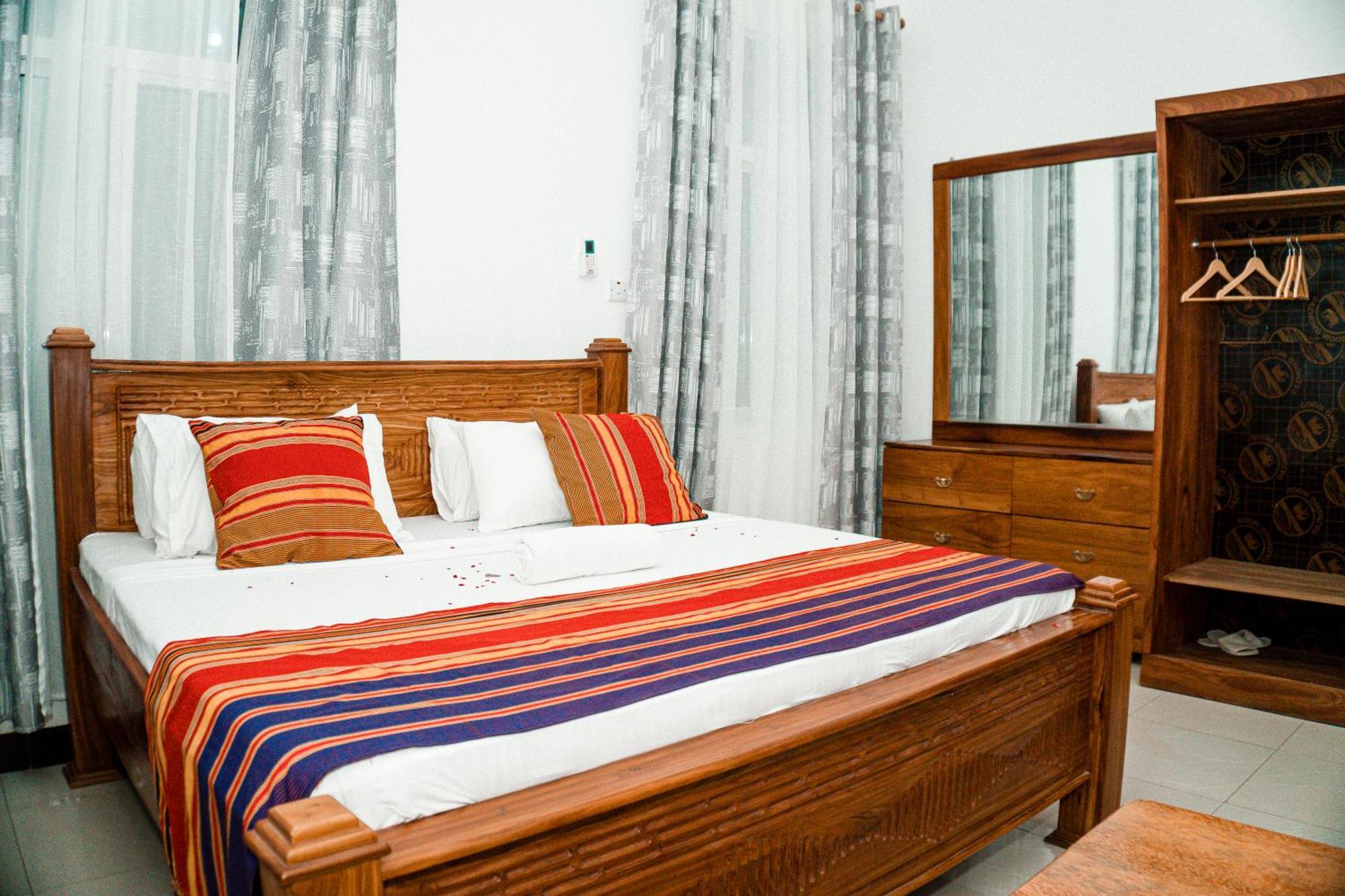 64 Zenj House Luxury Airport B&B Mbweni Exterior foto