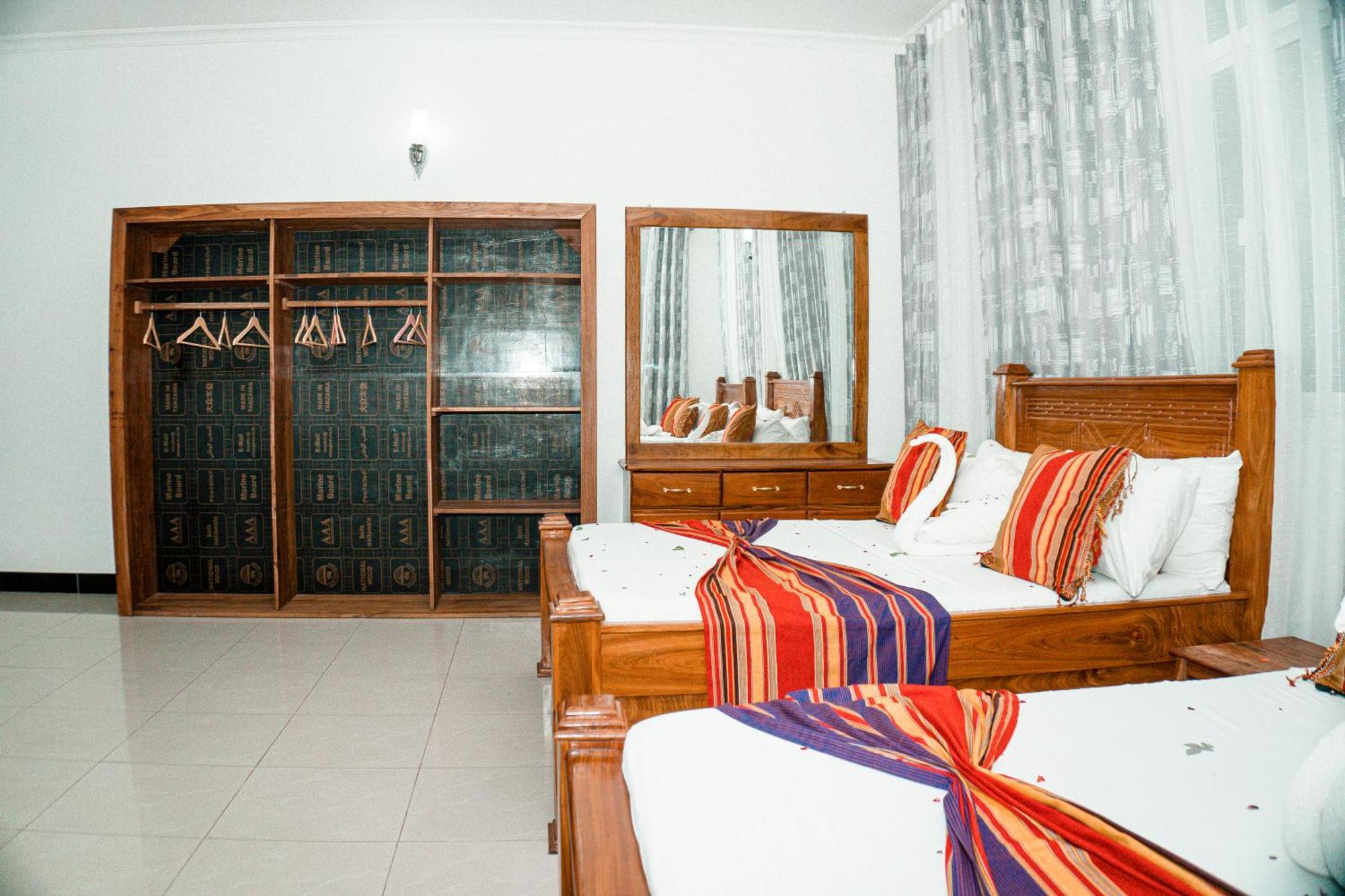 64 Zenj House Luxury Airport B&B Mbweni Exterior foto